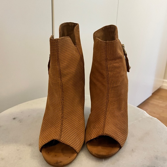 GUESS heels - Picture 5 of 5